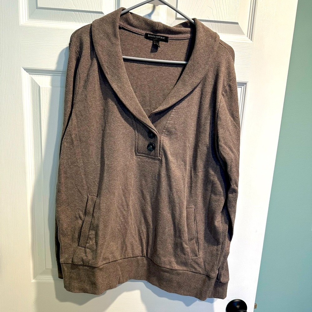 Brown sweatshirt with buttons